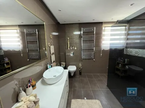 Prodaja, četvorosoban stan, 164m², Centar, Jagodina - image 25