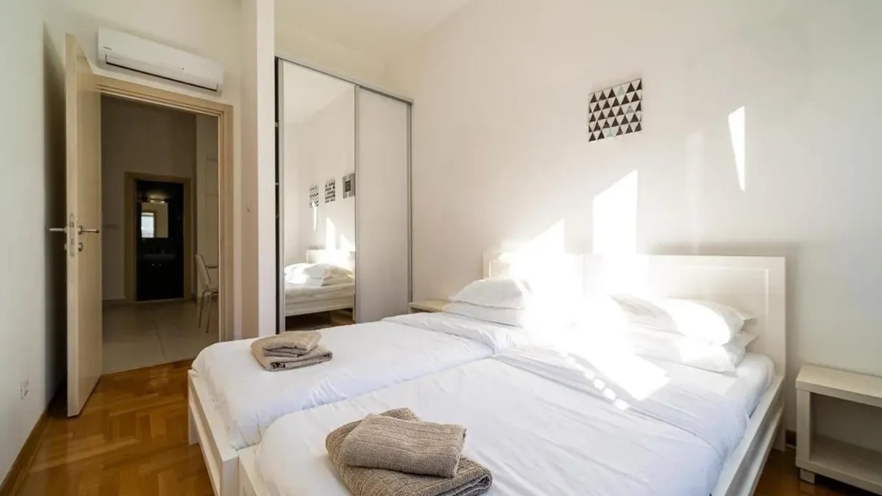 Sale, two bedroom apartment, 84m², Morinj, Kotor