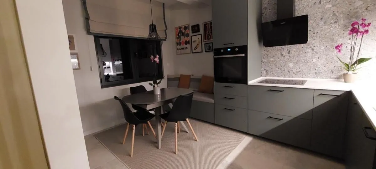 Prodaja, dvosoban stan, 70m², Kalimanj, Tivat