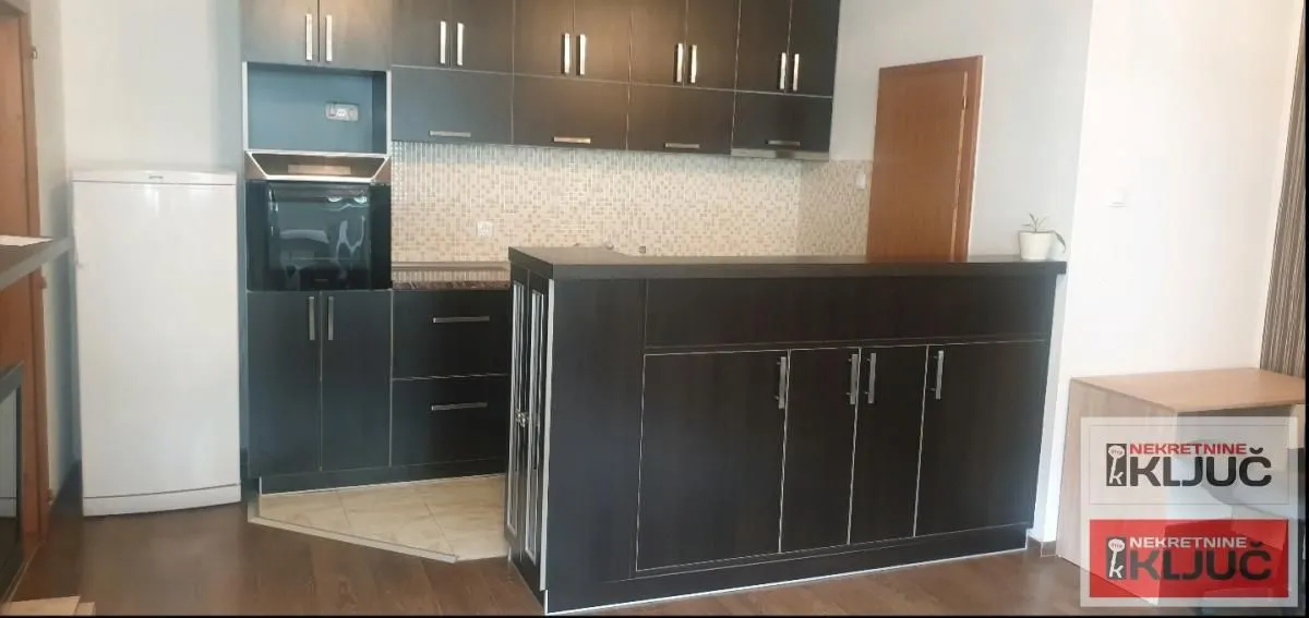 Izdavanje, jednosoban stan, 47m², Socijalno, Novi Sad Sve Podlokacije