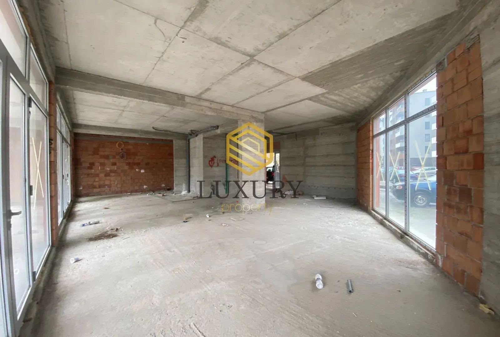 Izdavanje, poslovni prostor, 90m², Ljubović, Podgorica