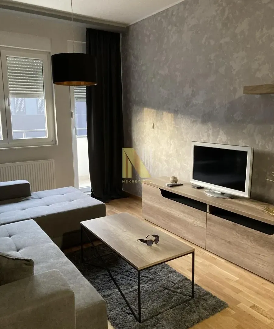 Izdavanje, trosoban stan, 57m², Kej, Novi Sad Sve Podlokacije