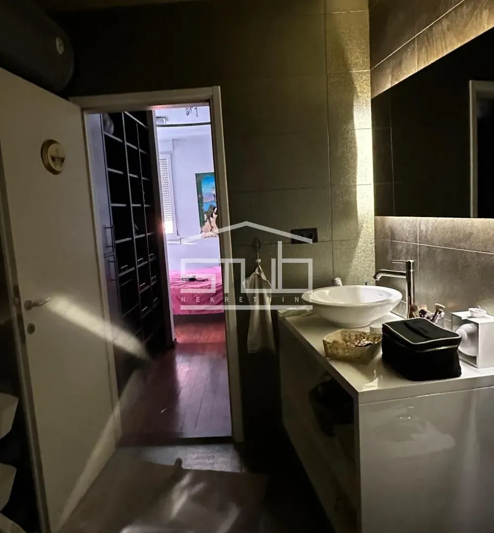 Sale, three bedroom apartment, 103m², Kalenić Pijaca, Vračar Sve Podlokacije