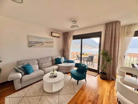Rent, two bedroom apartment, 70m², Dobrota, Kotor - image 2