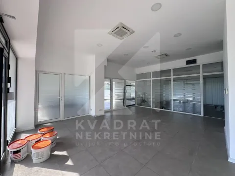 Izdavanje, poslovni prostor, 362m², Ljubović, Podgorica - image 29