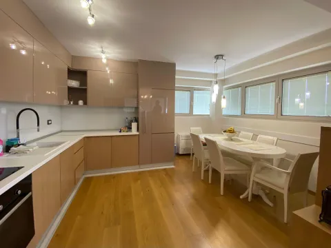 Izdavanje, dvosoban stan, 89m², Radanovići, Kotor - image 2