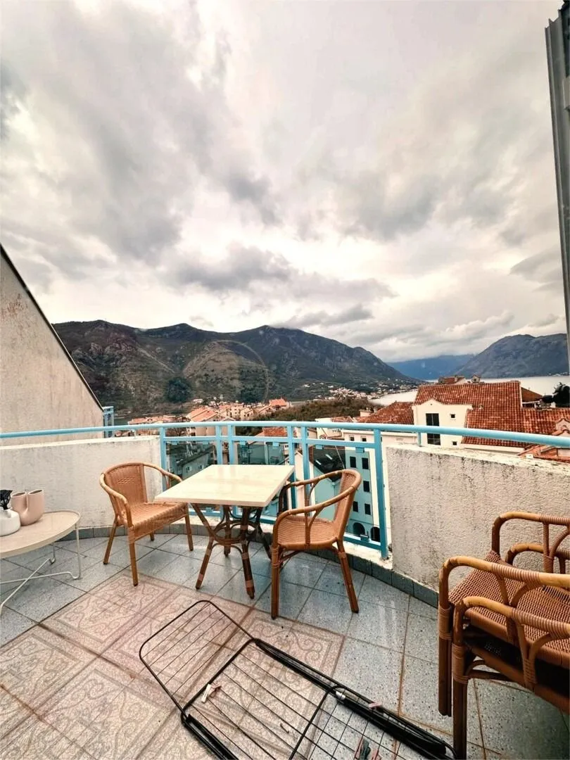 Prodaja, dvosoban stan, 97m², Dobrota, Kotor