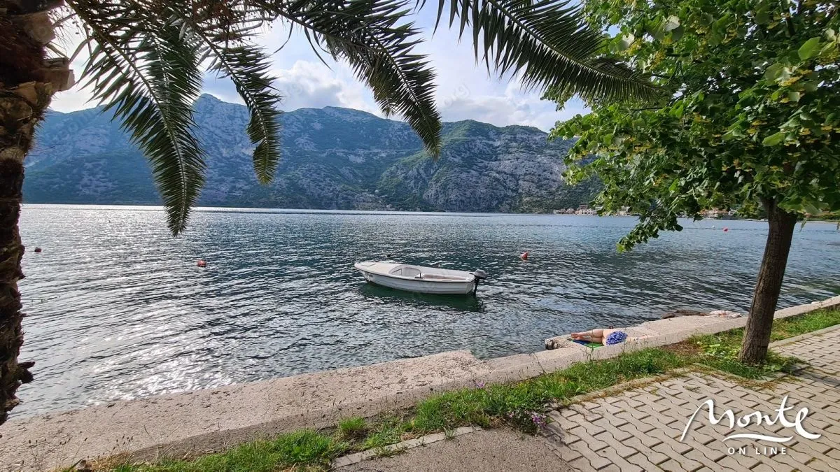 Prodaja, plac, 1800m², Risan, Kotor