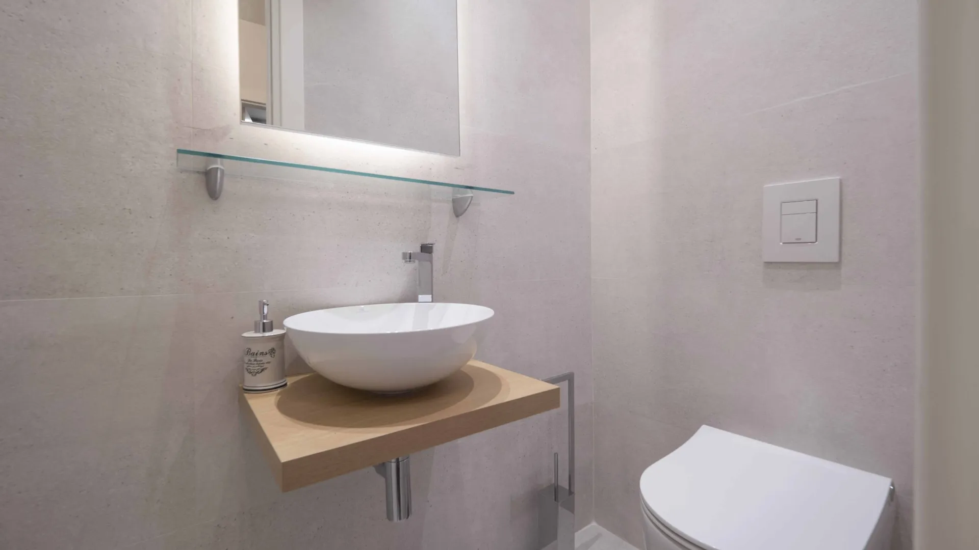 Izdavanje, dvosoban stan, 80m², Gospoština, Budva