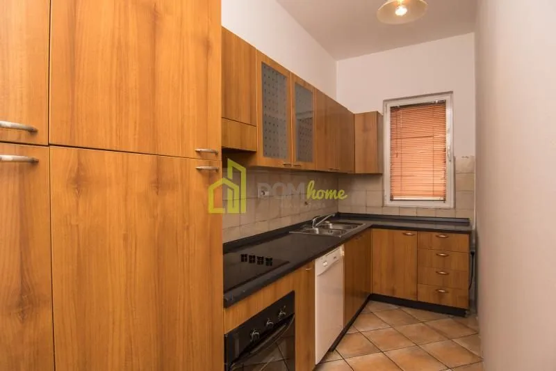 Izdavanje, kuća, 400m², Momišići, Podgorica