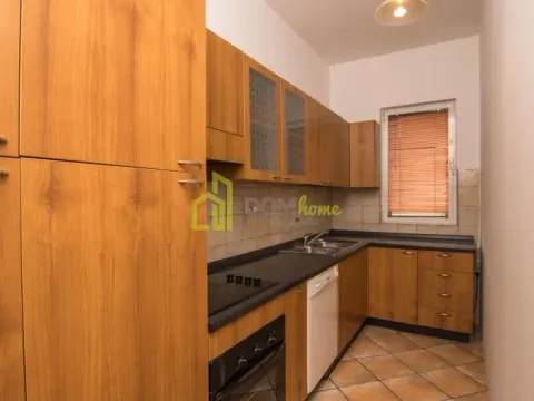 Izdavanje, kuća, 400m², Momišići, Podgorica - image 16