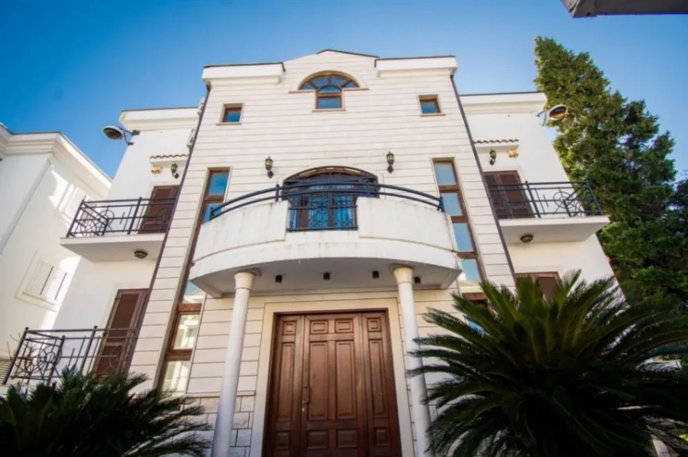 Prodaja, kuća, 800m², Gorica C, Podgorica