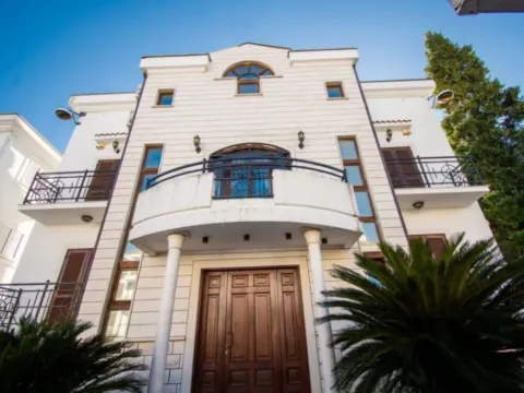 Sale, house, 800m², Gorica C, Podgorica