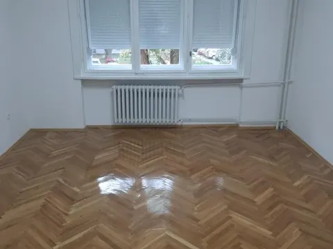 Izdavanje, trosoban stan, 105m², Centar, Novi Sad - image 1