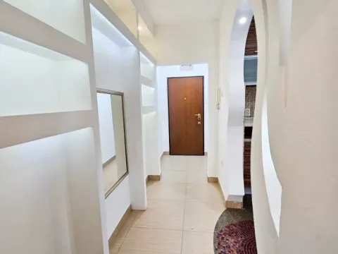 Izdavanje, dvosoban stan, 68m², Stari Aerodrom, Podgorica - image 2