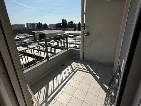 Izdavanje, trosoban stan, 85m², Pobrežje, Podgorica - image 6