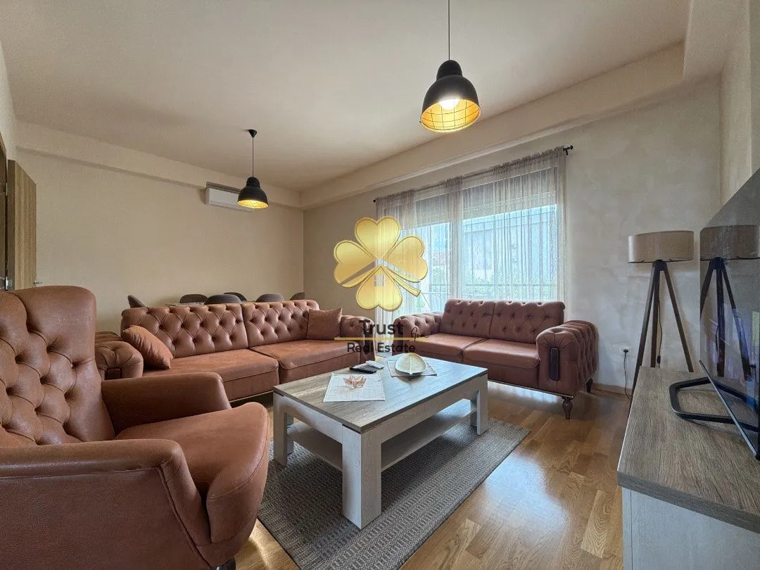 Izdavanje, dvosoban stan, 80m², Tološi, Podgorica