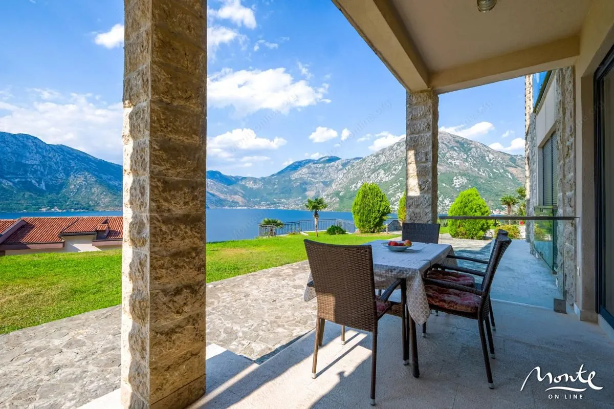 Prodaja, dvosoban stan, 68m², Kostanjica, Kotor