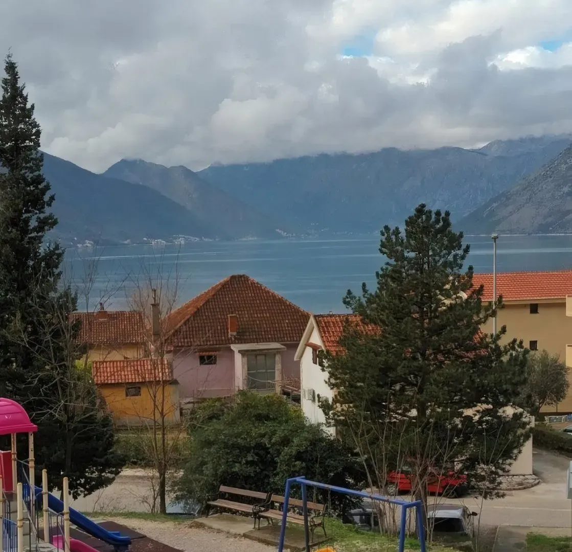 Rent, one bedroom apartment, 62m², Sveti Stasije, Kotor