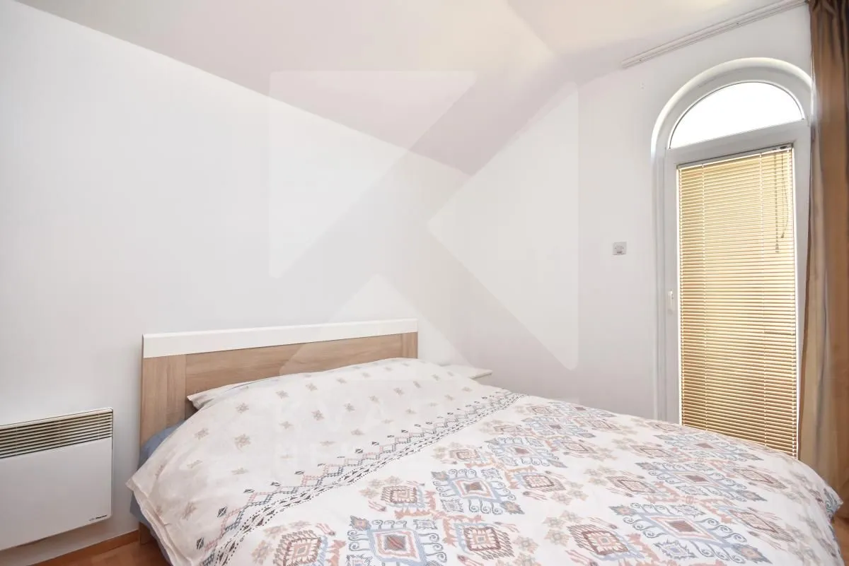 Izdavanje, četvorosoban stan, 160m², Tološi, Podgorica