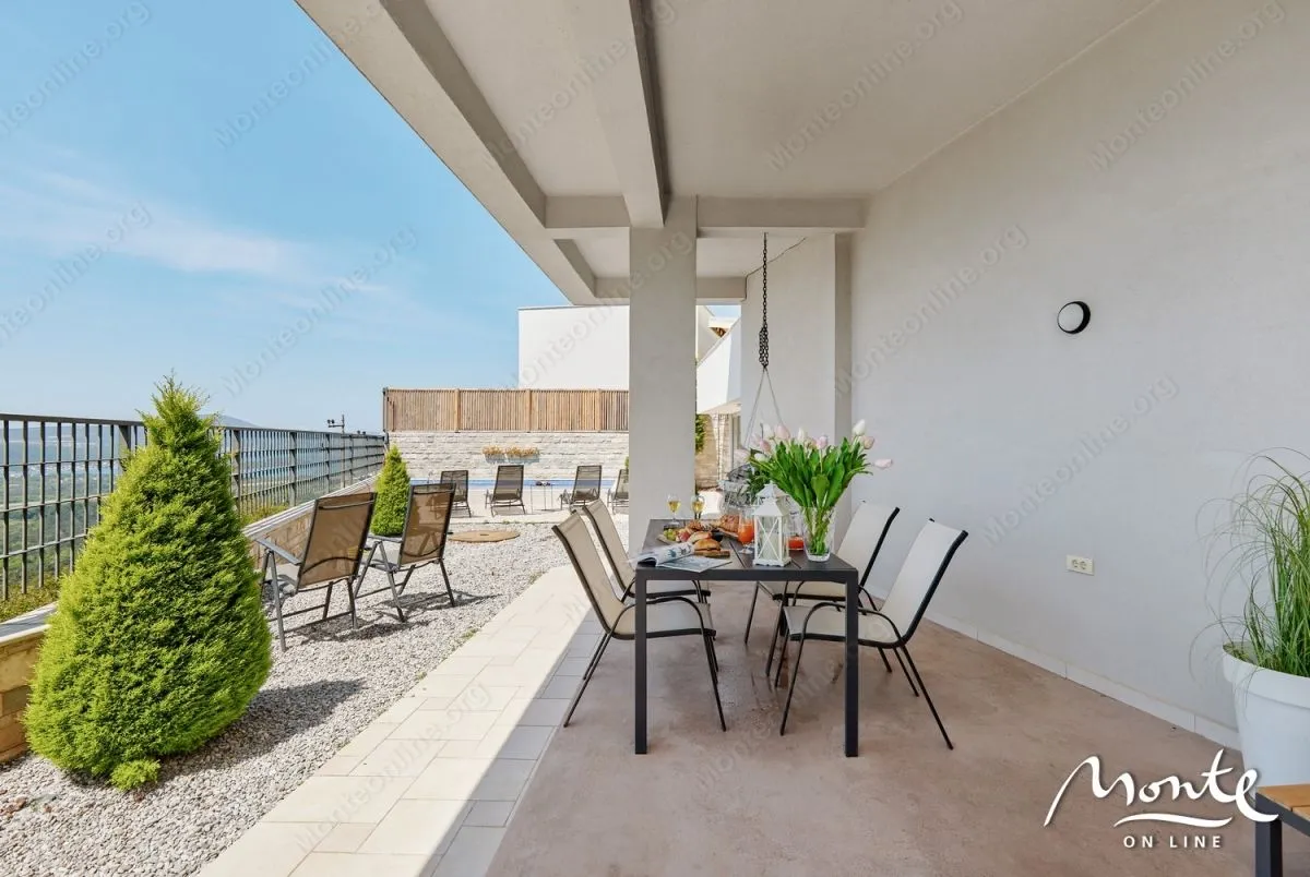 Prodaja, kuća, 220m², Tivat, Crna Gora