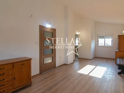 Izdavanje, dvosoban stan, 70m², Konik, Podgorica