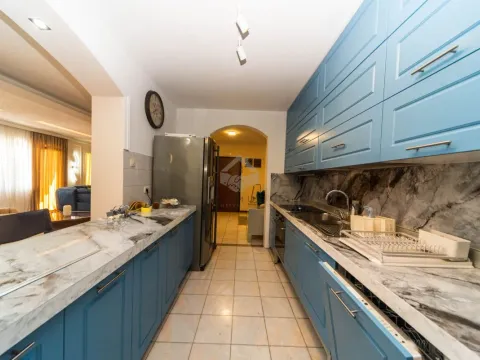 Izdavanje, trosoban stan, 200m², Gorica C, Podgorica - image 9