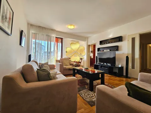 Izdavanje, trosoban stan, 90m², Preko Morače, Podgorica