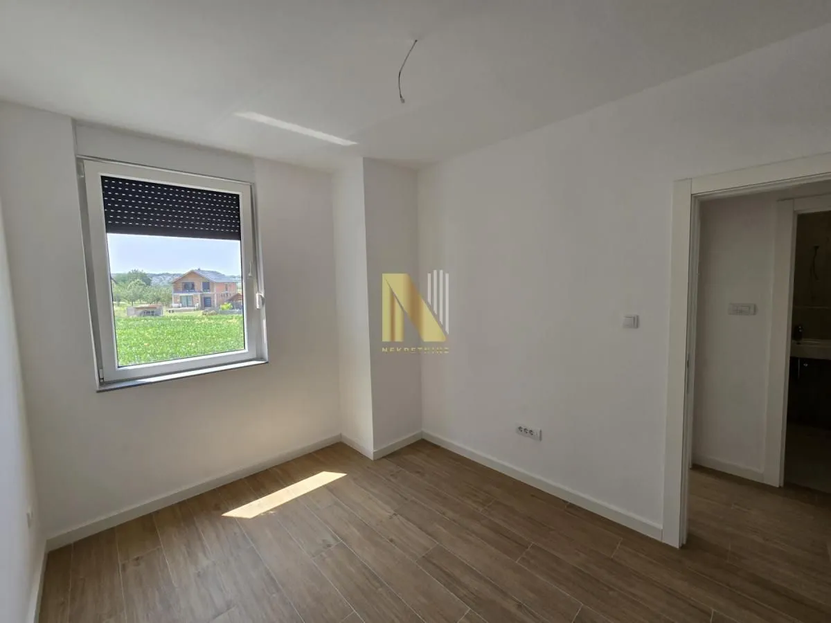 Prodaja, četvorosoban stan, 72m², Karagača, Petrovaradin
