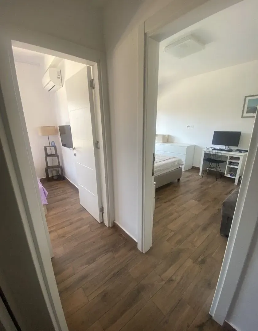 Izdavanje, četvorosoban stan, 71m², Centar, Bar