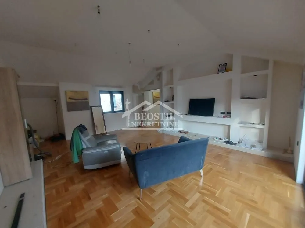 Prodaja, četvorosoban stan, 130m², Centar, Smederevo