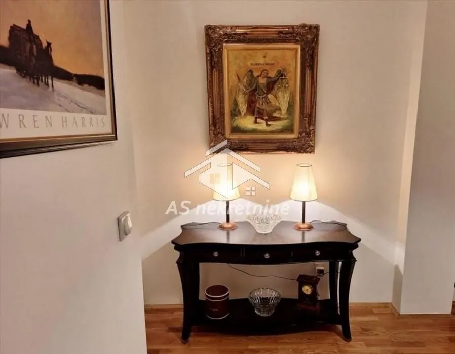 Izdavanje, četvorosoban stan, 105m², Crveni Krst, Beograd