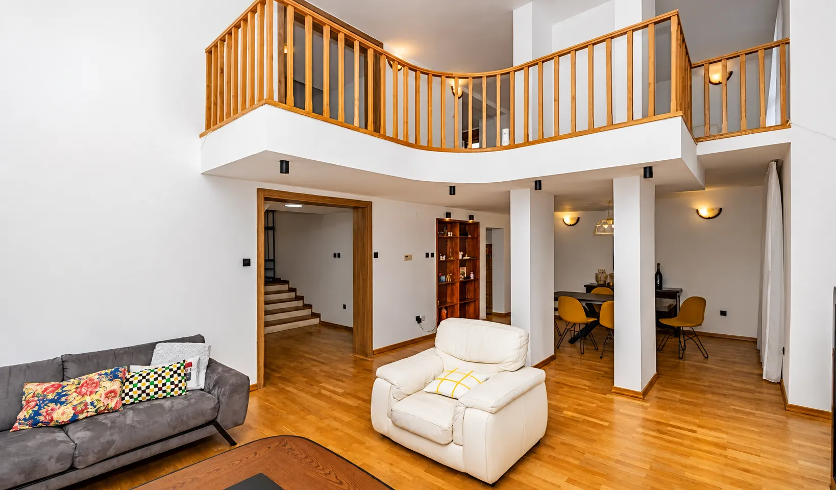 Rent, house, 280m², Gorica C, Podgorica