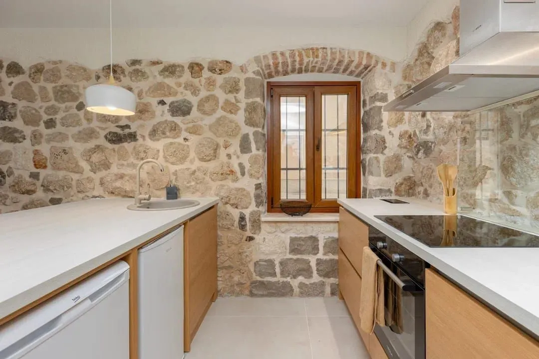 Prodaja, kuća, 110m², Škaljari, Kotor