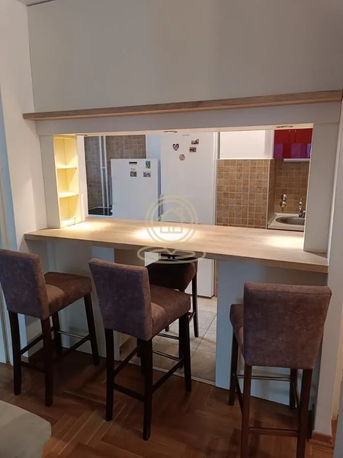 Izdavanje, trosoban stan, 77m², Banjica, Voždovac Sve Podlokacije
