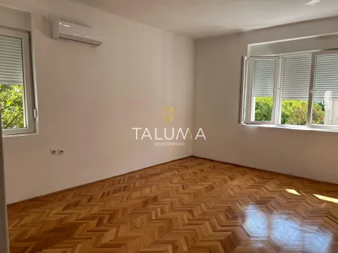 Rent, two bedroom apartment, 69m², Centar, Podgorica - image 2