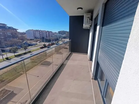 Rent, two bedroom apartment, 64m², Stari Aerodrom, Podgorica - image 12