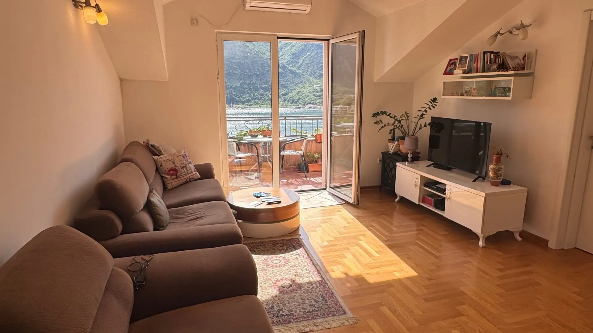 Sale, two bedroom apartment, 62m², Dobrota, Kotor