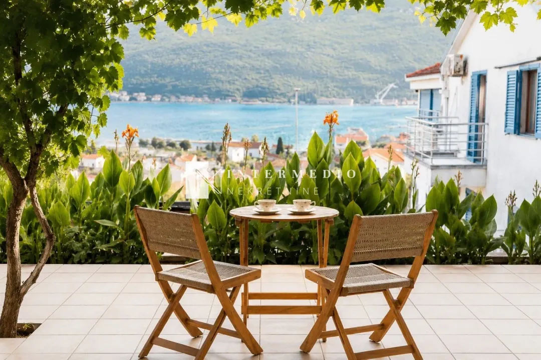 Sale, two bedroom apartment, 80m², Đenovići, Herceg Novi