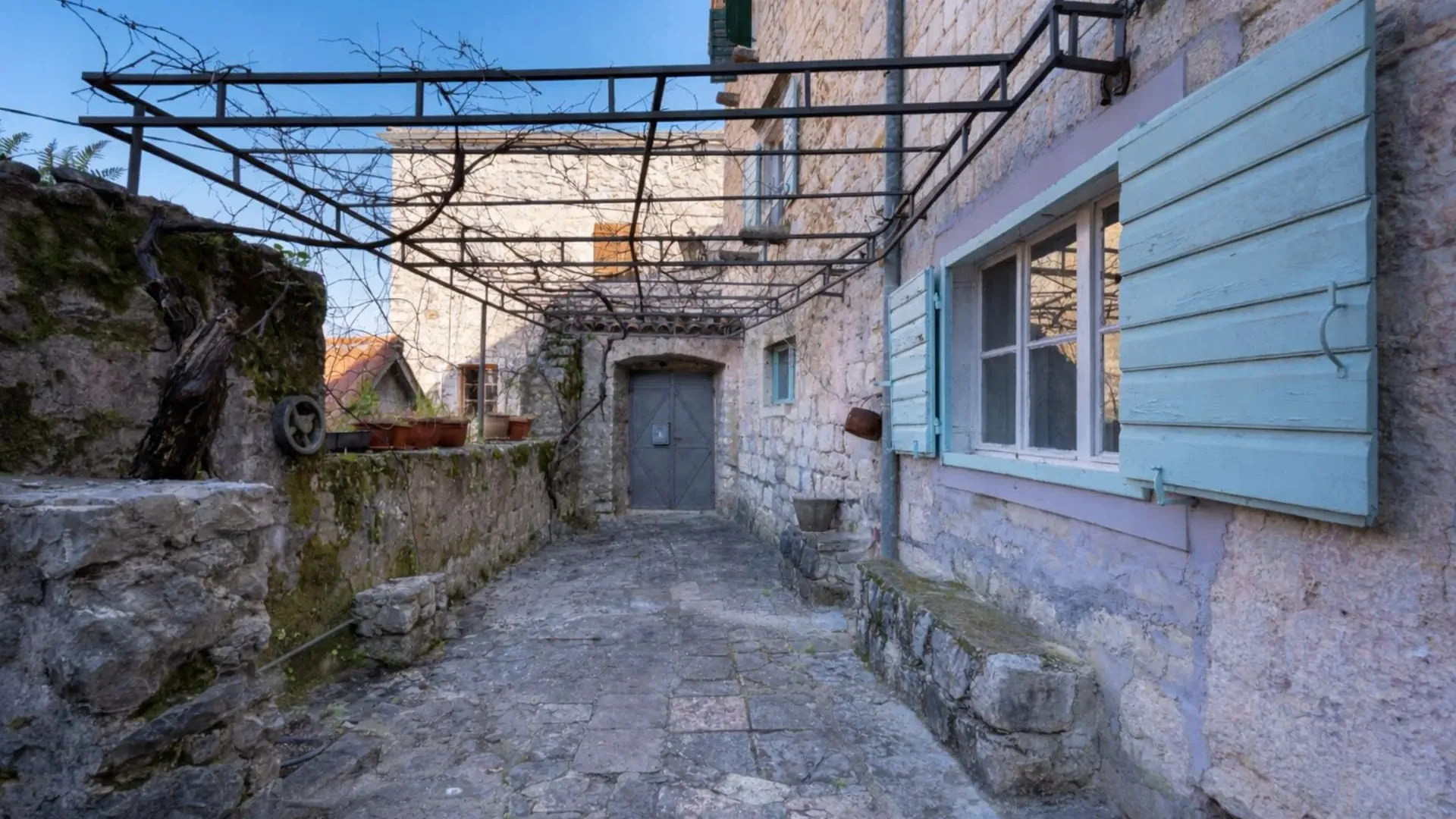 Prodaja, dvosoban stan, 74m², Stari Grad Kotor, Kotor