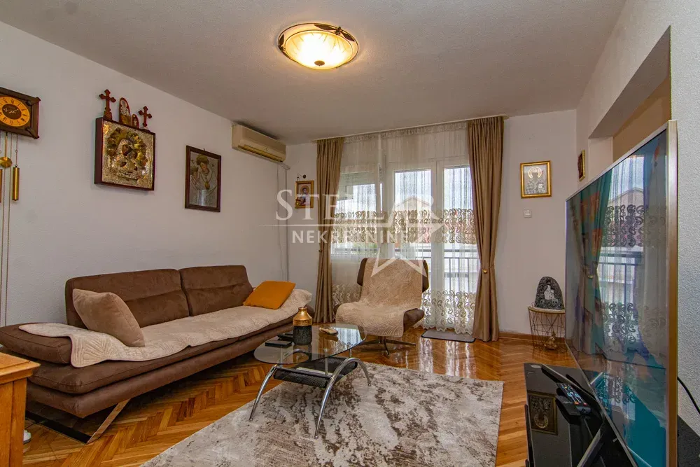 Izdavanje, dvosoban stan, 70m², Gornja Gorica, Podgorica