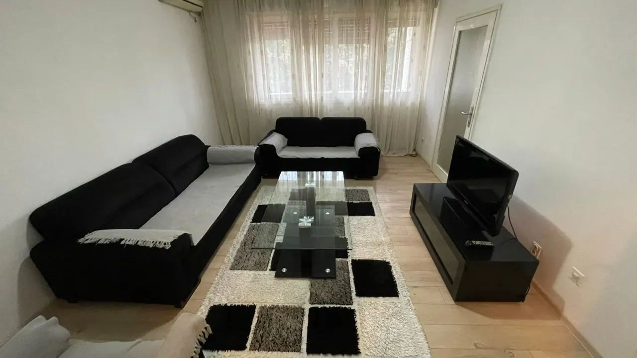 Izdavanje, dvosoban stan, 80m², Gintaš, Podgorica