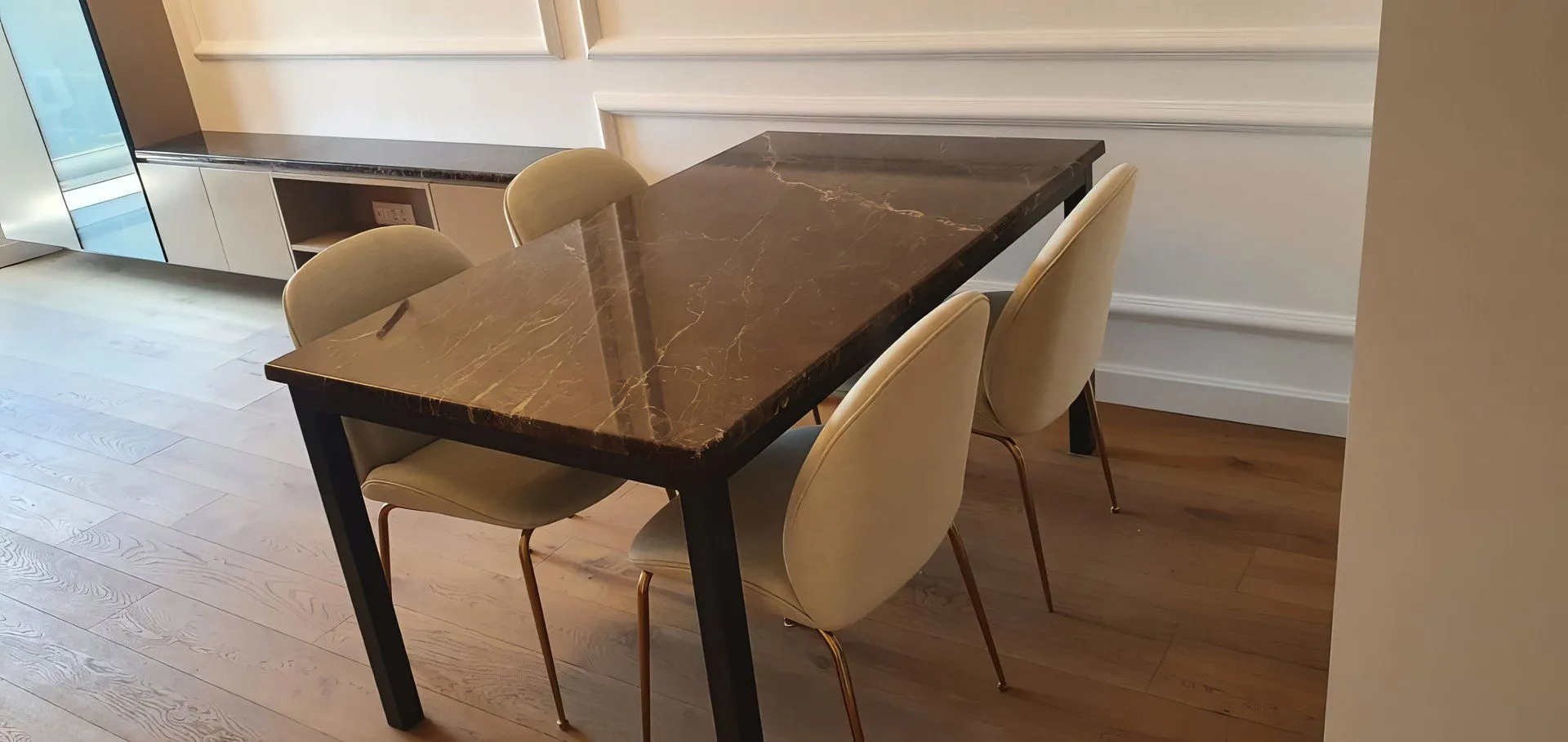 Izdavanje, dvosoban stan, 80m², Centar, Bar