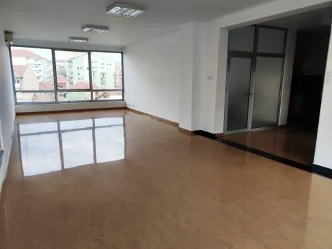 Rent, office space, 91m², Centar, Niš