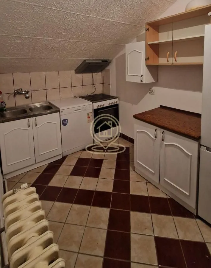 Izdavanje, trosoban stan, 90m², Petrovaradin, Novi Sad