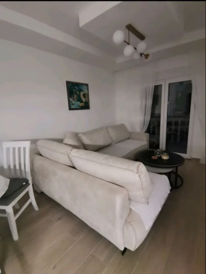 Izdavanje, jednosoban stan, 44m², Centar, Budva