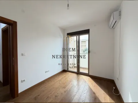 Rent, office space, 56m², City Kvart, Podgorica - image 1