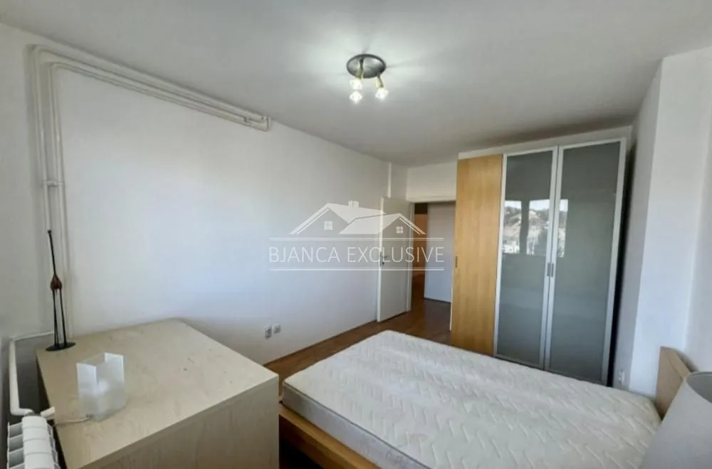 Prodaja, četvorosoban stan, 90m², Đeram Pijaca, Beograd