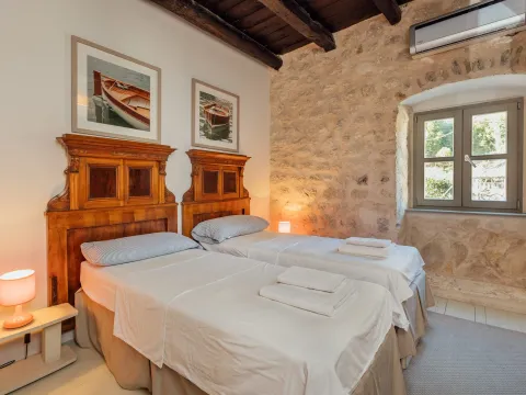 Izdavanje, kuća, 90m², Muo, Kotor - image 15