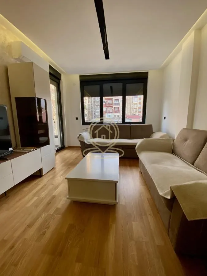 Izdavanje, dvosoban stan, 80m², Medijana, Niš